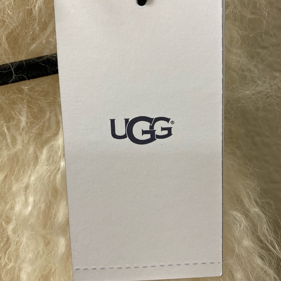 UGG Abbey Mongolian Shearling Vest - Picture 3 of 6